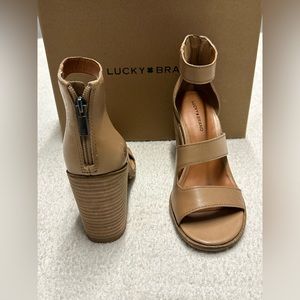 Brand New Lucky Brand LK-Valka Sandals tan 8
